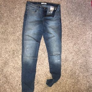 Banana skinny jeans with small worn accents